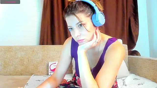 Snapshot of Leila_purr18 chatting on September 15, 8:26 am Leila purr18 online show from September 15, 8:26 am
