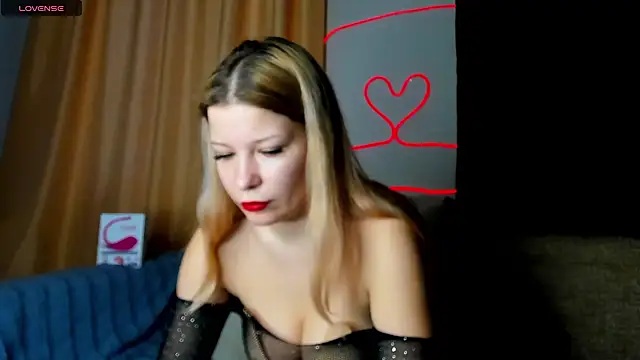 Snapshot of Leila_purr18 chatting on March 21, 6:38 am Leila purr18 online show from March 21, 6:38 am