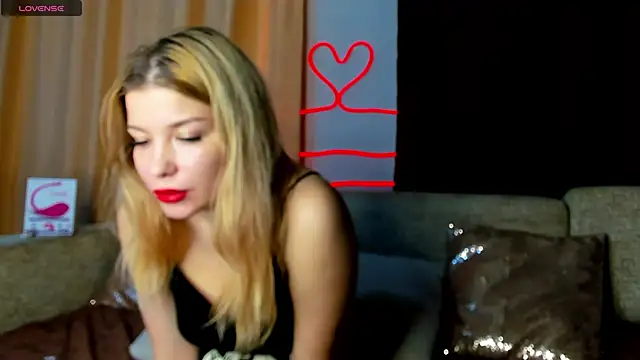Snapshot of Leila_purr18 chatting on March 18, 9:45 am Leila purr18 online show from March 18, 9:45 am
