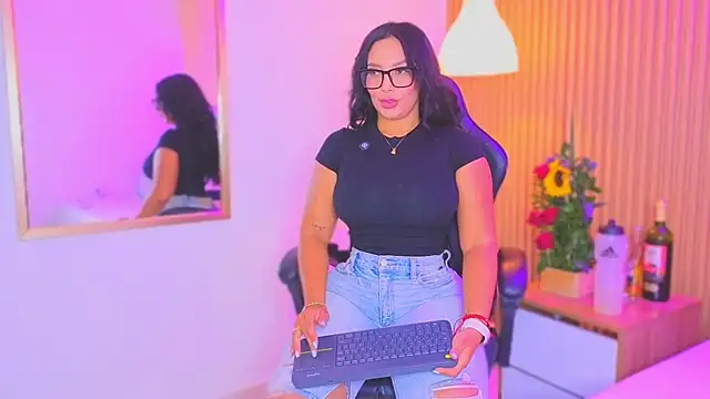 Dakota diaz  online show from March 18, 7:37 pm