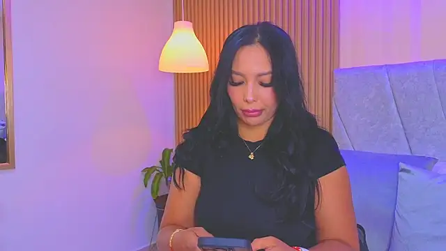 Dakota diaz  online show from April 7, 8:10 pm