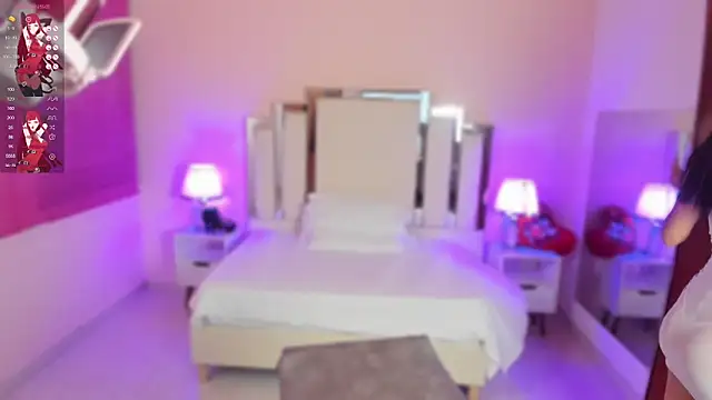 lauramartin1 online show from March 18, 4:18 am