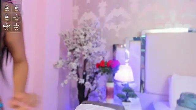 lauramartin1 online show from April 17, 11:24 am