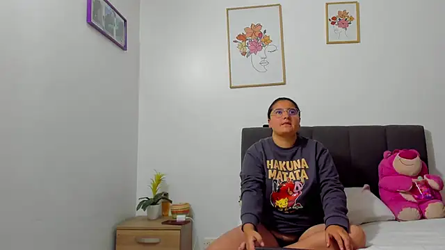 evaa miaa online show from February 25, 11:10 am