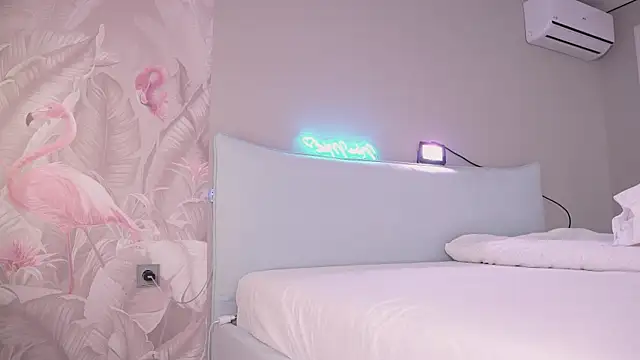 Snapshot of NinaMint chatting on November 23, 4:39 pm NinaMint online show from November 23, 4:39 pm