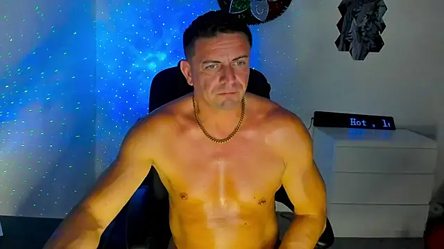 Snapshot of petr37pol chatting on June 1, 10:09 pm petr37pol online show from June 1, 10:09 pm