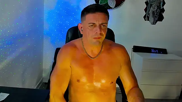 Snapshot of petr37pol chatting on May 30, 5:36 am petr37pol online show from May 30, 5:36 am