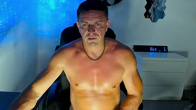 Snapshot of petr37pol chatting on July 3, 9:43 pm petr37pol online show from July 3, 9:43 pm