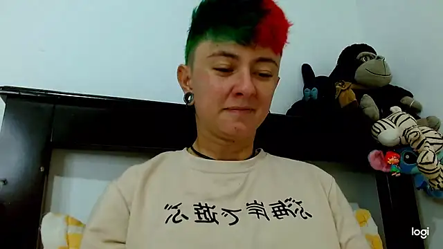 Snapshot of tomboyblue chatting on February 17, 4:50 pm tomboyblue online show from February 17, 4:50 pm