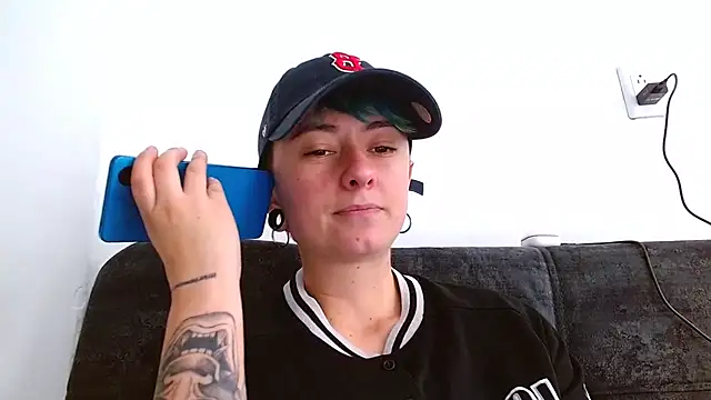 Snapshot of tomboyblue chatting on November 15, 4:11 pm tomboyblue online show from November 15, 4:11 pm