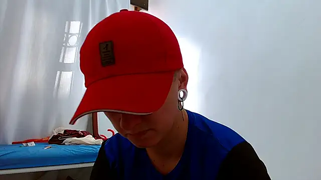 Snapshot of tomboyblue chatting on November 26, 1:22 pm tomboyblue online show from November 26, 1:22 pm