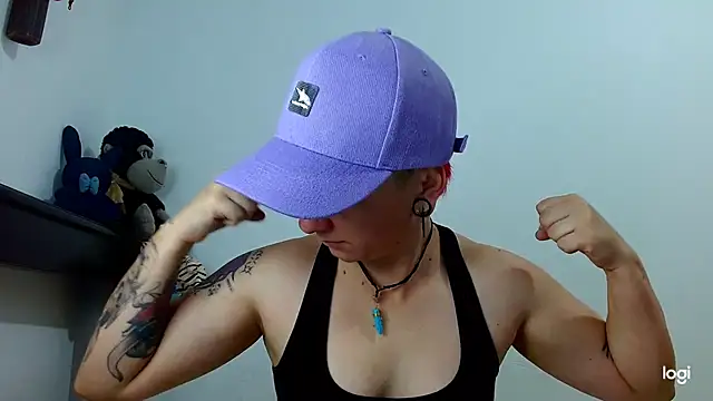 Snapshot of tomboyblue chatting on February 18, 1:33 pm tomboyblue online show from February 18, 1:33 pm