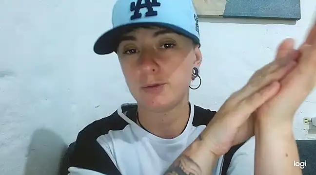Snapshot of tomboyblue chatting on March 5, 7:17 pm tomboyblue online show from March 5, 7:17 pm