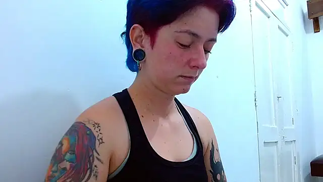 tomboyblue online show from March 21, 1:40 am