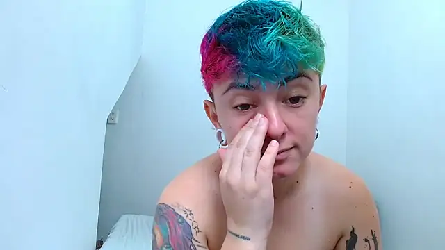 Snapshot of tomboyblue chatting on November 7, 3:49 pm tomboyblue online show from November 7, 3:49 pm