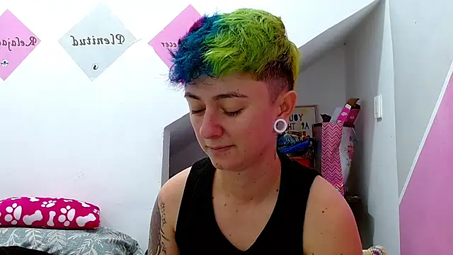 Snapshot of tomboyblue chatting on October 9, 4:40 pm tomboyblue online show from October 9, 4:40 pm