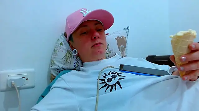 tomboyblue online show from February 4, 9:10 pm