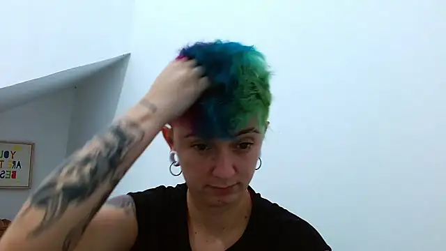 Snapshot of tomboyblue chatting on November 7, 3:44 am tomboyblue online show from November 7, 3:44 am