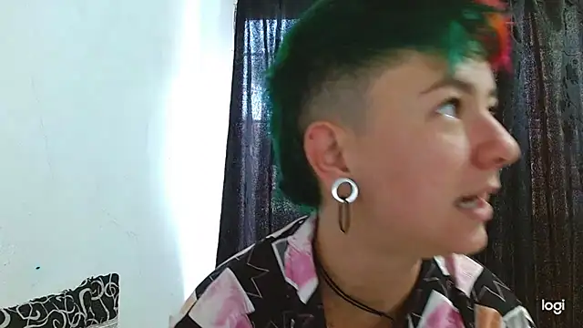 Snapshot of tomboyblue chatting on February 26, 3:21 pm tomboyblue online show from February 26, 3:21 pm