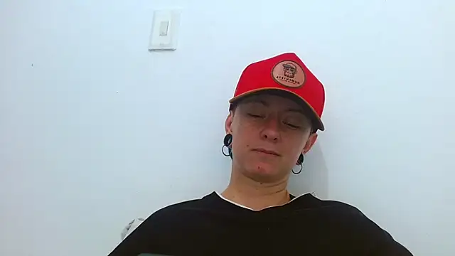 tomboyblue online show from April 4, 6:25 pm