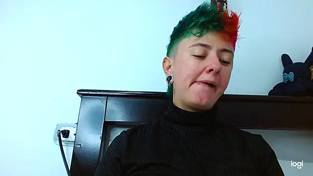Snapshot of tomboyblue chatting on February 16, 8:33 pm tomboyblue online show from February 16, 8:33 pm