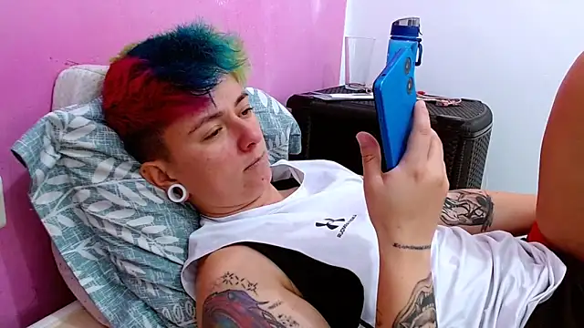 Snapshot of tomboyblue chatting on September 30, 5:30 pm tomboyblue online show from September 30, 5:30 pm
