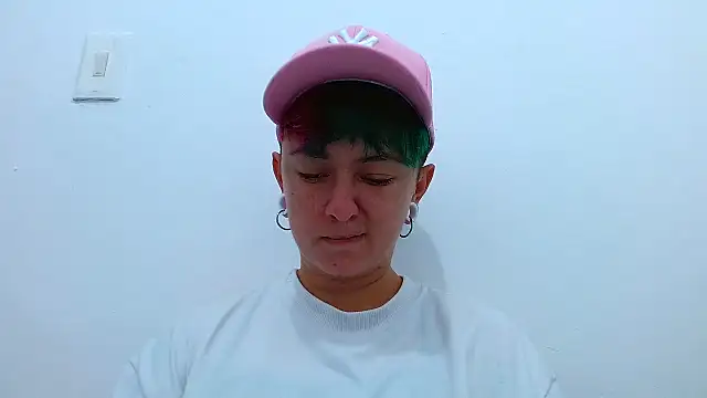 Snapshot of tomboyblue chatting on December 2, 3:25 pm tomboyblue online show from December 2, 3:25 pm