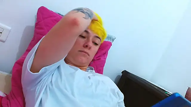 tomboyblue online show from December 18, 8:23 pm