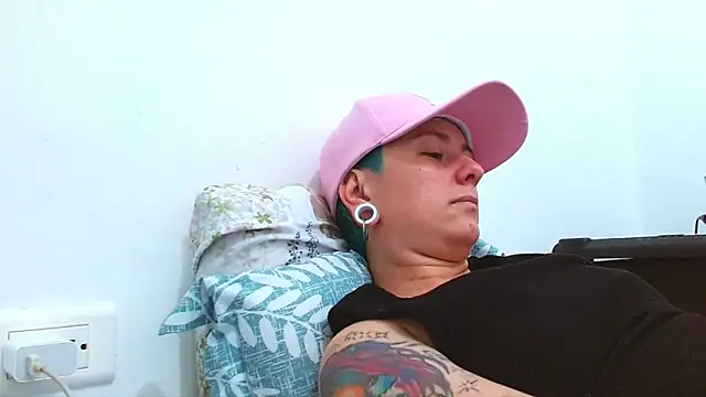 tomboyblue online show from February 6, 6:15 pm