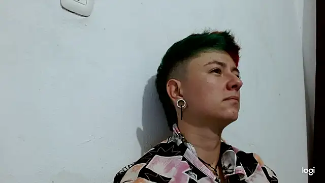 Snapshot of tomboyblue chatting on February 26, 4:19 am tomboyblue online show from February 26, 4:19 am