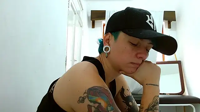 tomboyblue online show from February 13, 2:28 pm