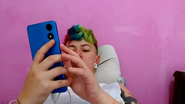 Snapshot of tomboyblue chatting on October 5, 4:09 pm tomboyblue online show from October 5, 4:09 pm