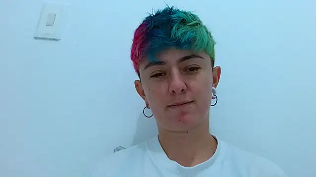 Snapshot of tomboyblue chatting on November 11, 2:17 am tomboyblue online show from November 11, 2:17 am