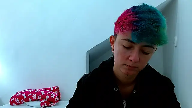 Snapshot of tomboyblue chatting on November 12, 2:32 pm tomboyblue online show from November 12, 2:32 pm