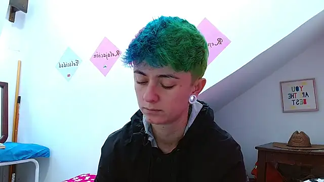 Snapshot of tomboyblue chatting on October 27, 1:45 pm tomboyblue online show from October 27, 1:45 pm