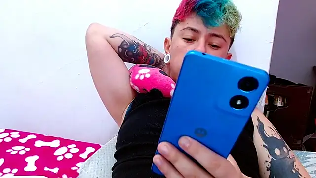 Snapshot of tomboyblue chatting on October 22, 6:29 pm tomboyblue online show from October 22, 6:29 pm