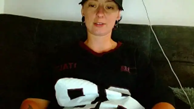 tomboyblue online show from April 23, 9:05 pm