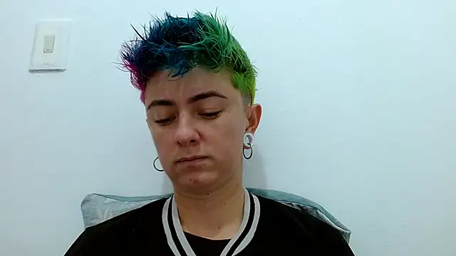 Snapshot of tomboyblue chatting on November 1, 10:25 pm tomboyblue online show from November 1, 10:25 pm