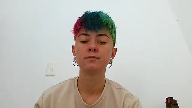 Snapshot of tomboyblue chatting on November 6, 1:48 pm tomboyblue online show from November 6, 1:48 pm