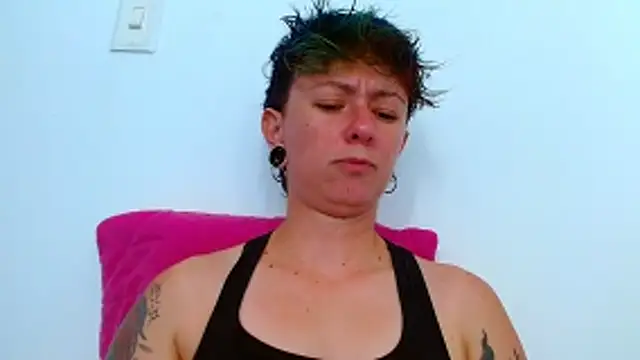 tomboyblue online show from April 22, 6:36 pm