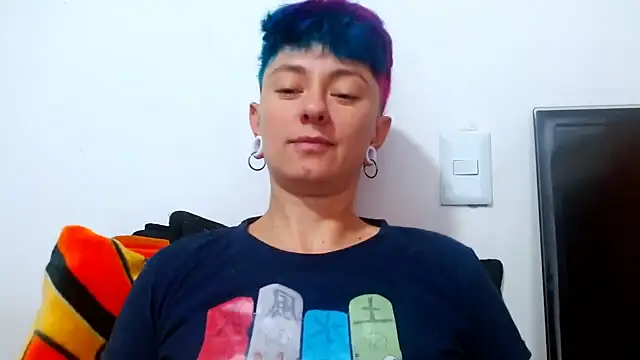 tomboyblue online show from June 10, 5:47 pm