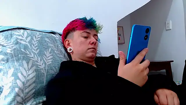 Snapshot of tomboyblue chatting on October 7, 1:56 pm tomboyblue online show from October 7, 1:56 pm