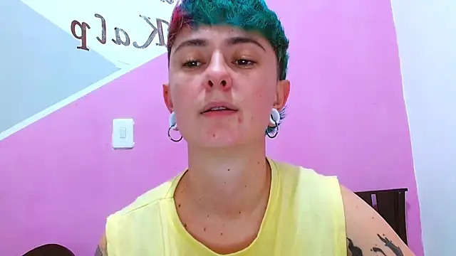 tomboyblue online show from December 13, 8:04 pm