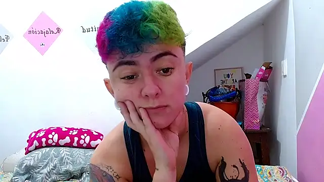 Snapshot of tomboyblue chatting on October 11, 12:33 am tomboyblue online show from October 11, 12:33 am