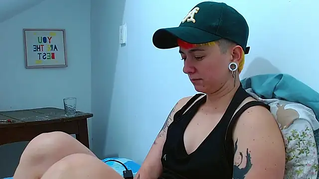 tomboyblue online show from January 5, 8:01 pm