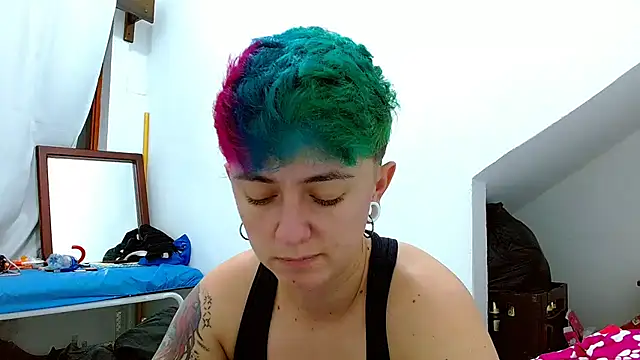 Snapshot of tomboyblue chatting on November 23, 4:11 am tomboyblue online show from November 23, 4:11 am