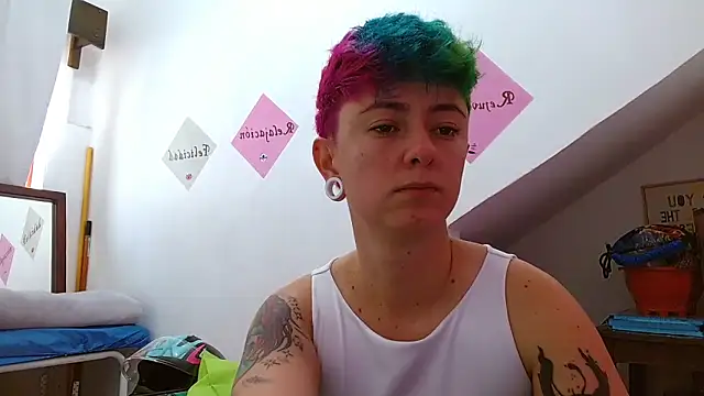 Snapshot of tomboyblue chatting on October 25, 5:57 pm tomboyblue online show from October 25, 5:57 pm