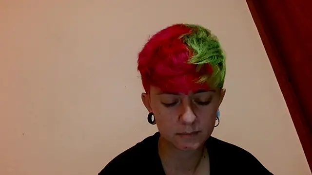 tomboyblue online show from July 28, 3:36 am