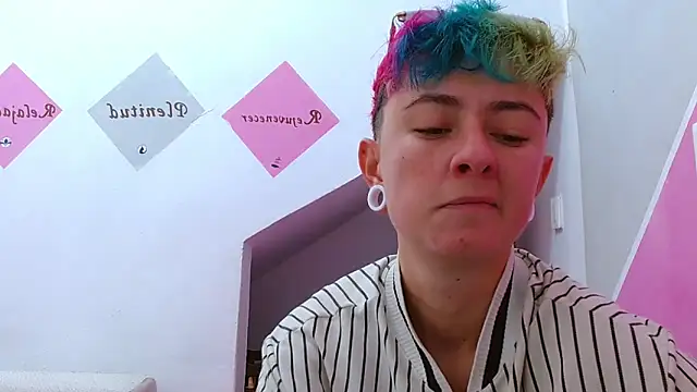 Snapshot of tomboyblue chatting on October 19, 5:05 pm tomboyblue online show from October 19, 5:05 pm