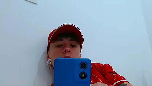 Snapshot of tomboyblue chatting on November 8, 7:50 pm tomboyblue online show from November 8, 7:50 pm